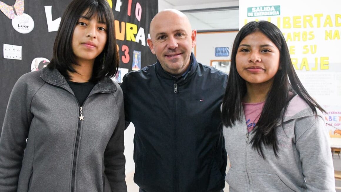 Sastre Acompañó A Estudiantes De La Ciudad Que Representarán A Puerto Madryn Y A Chubut En Un Certamen Nacional