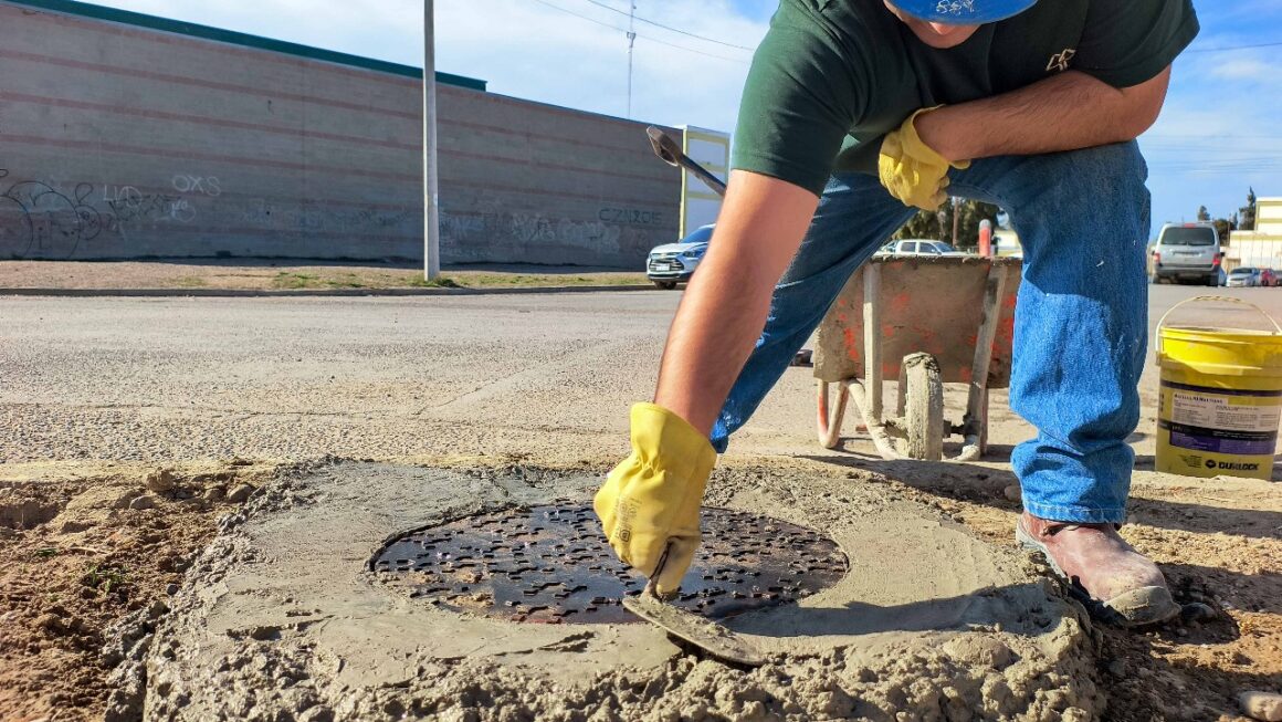 Mantenimiento sobre cámaras de inspección del sistema cloacal.