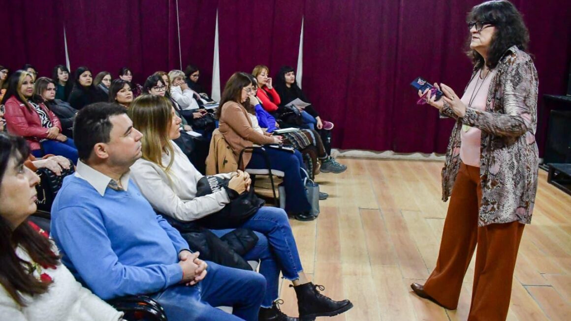 Provincia realizó en Trelew un taller sobre entornos laborales seguros destinado a los Servicios de Protección de Derechos