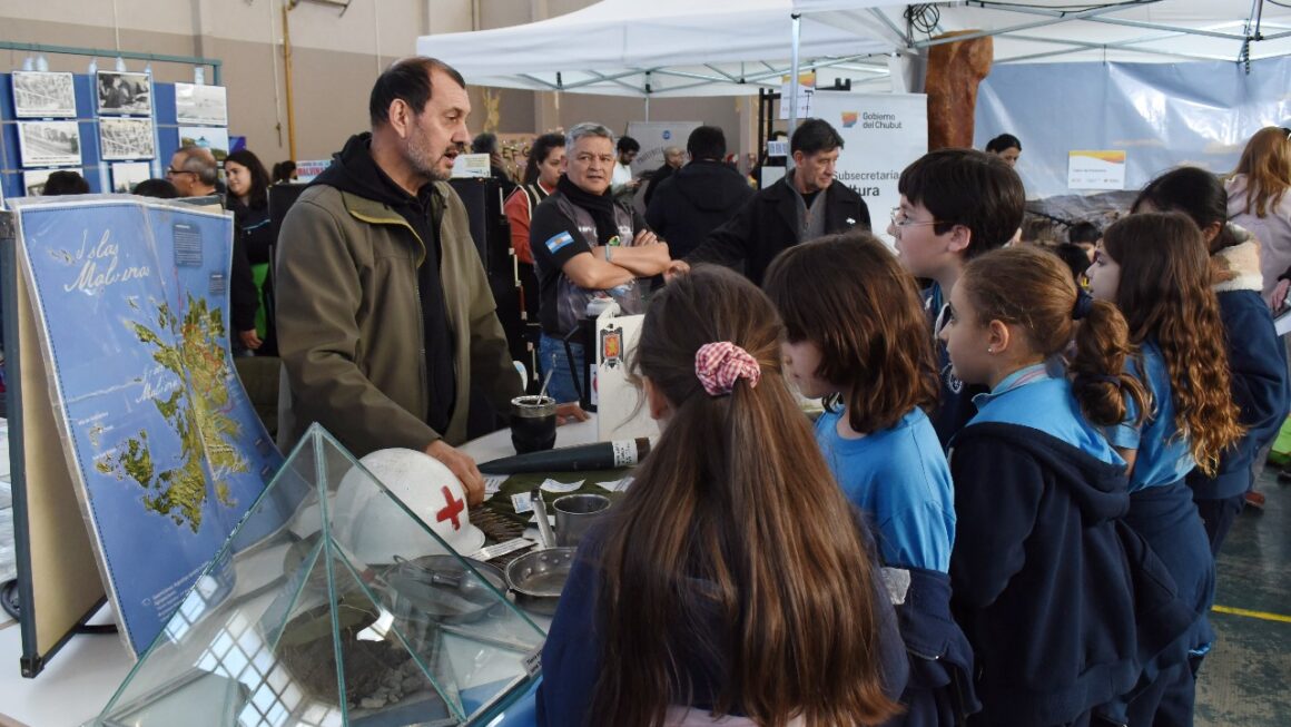 El Gobierno del Chubut acompaña activamente las Ferias del Libro en Rawson y Río Mayo