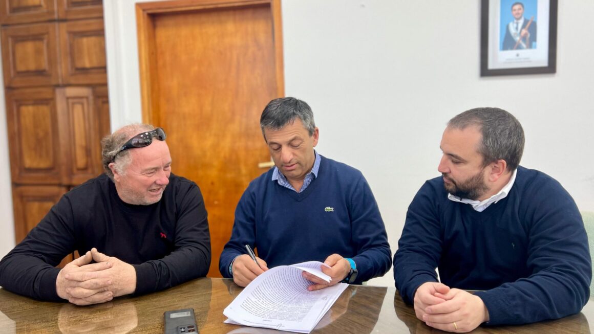 Provincia firmó un convenio para la ejecución de la segunda etapa del SUM del Club Alianza Fontana Oeste de Puerto Madryn