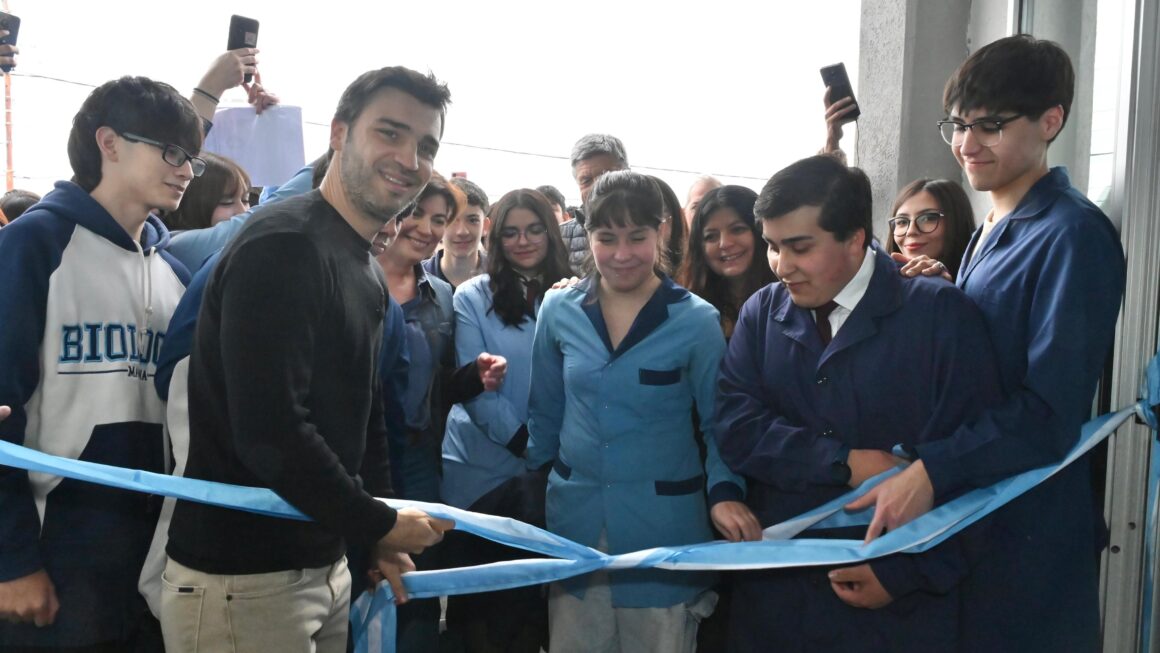 Escuela de Biología Marina: Torres inauguró el nuevo edificio y aseguró que “en Chubut, los compromisos se cumplen”