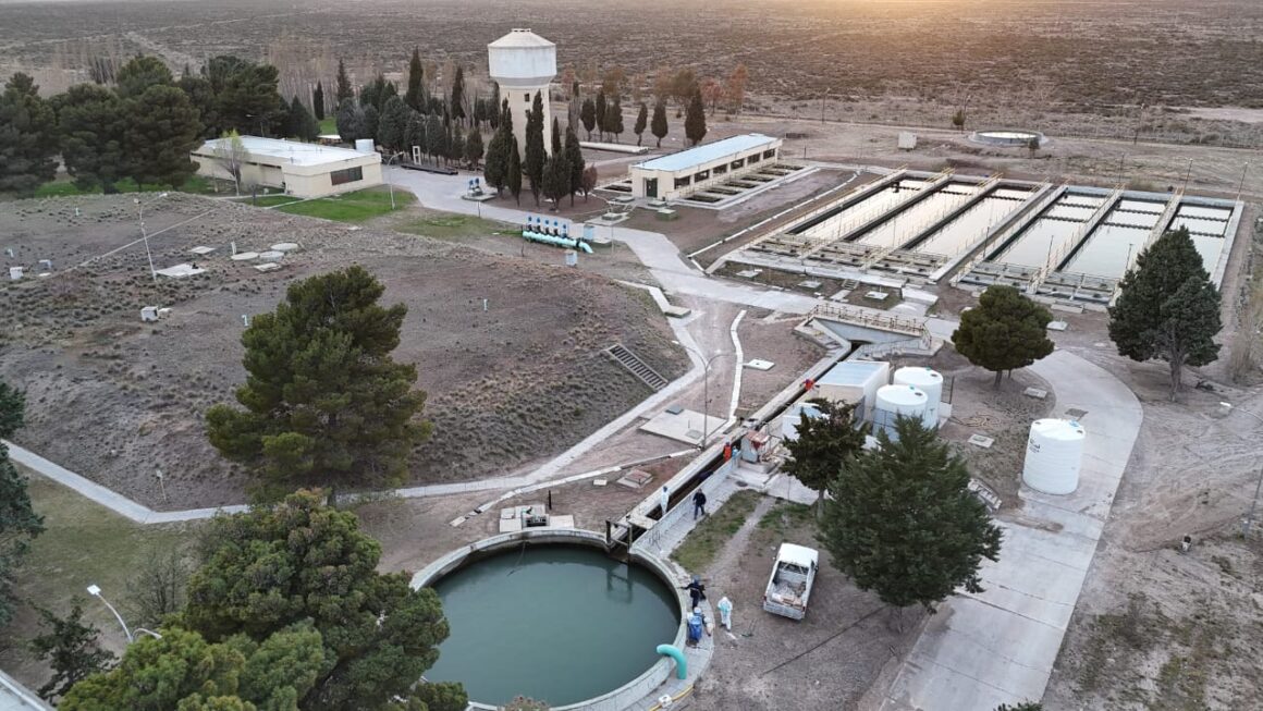 Comenzó la apertura de válvulas, para normalizar el servicio de agua en la ciudad.