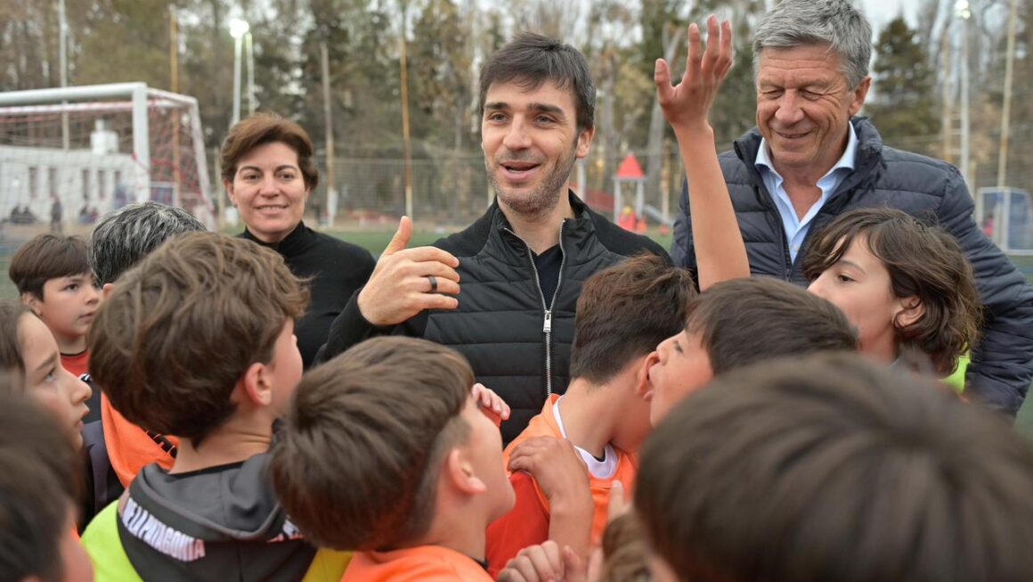 Torres recorrió el Club Huracán de Trelew y ratificó que “vamos a seguir acompañando a estos espacios que son importantes para el desarrollo de los más chicos”