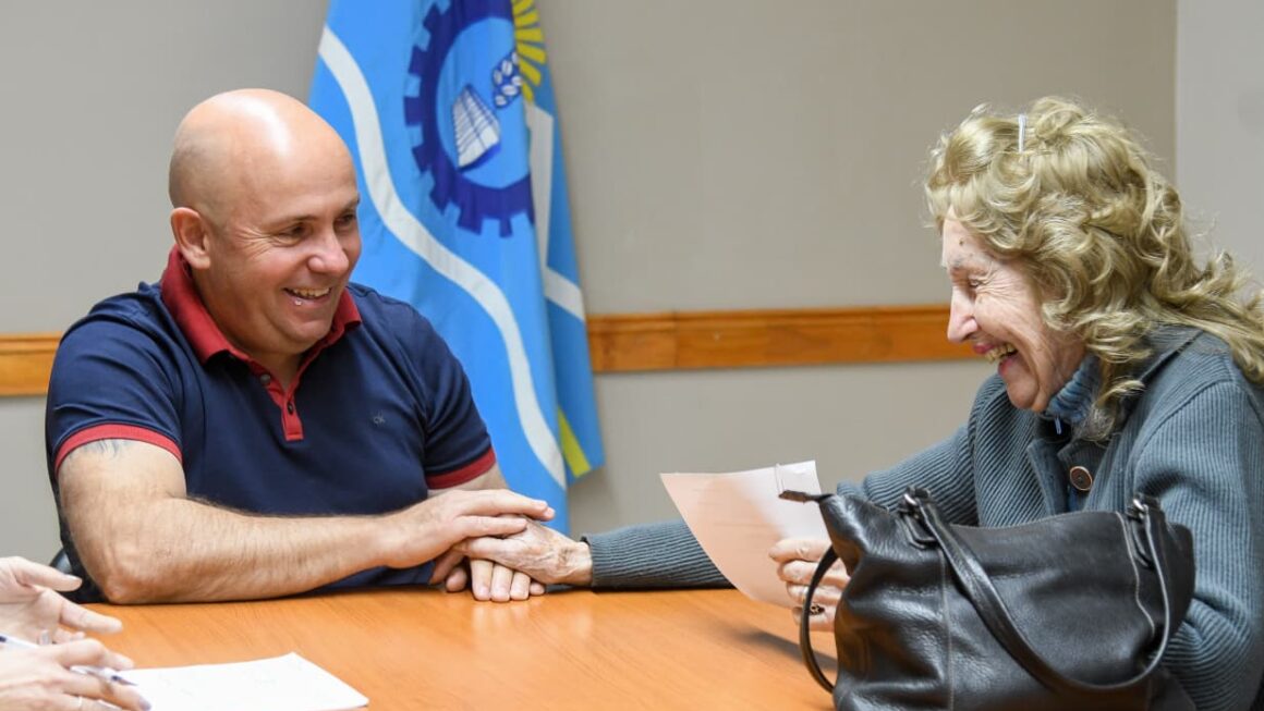El Intendente Entregó Aportes Para Que El Centro De Jubilados Y Pensionados De Puerto Madryn Optimice Su Funcionamiento