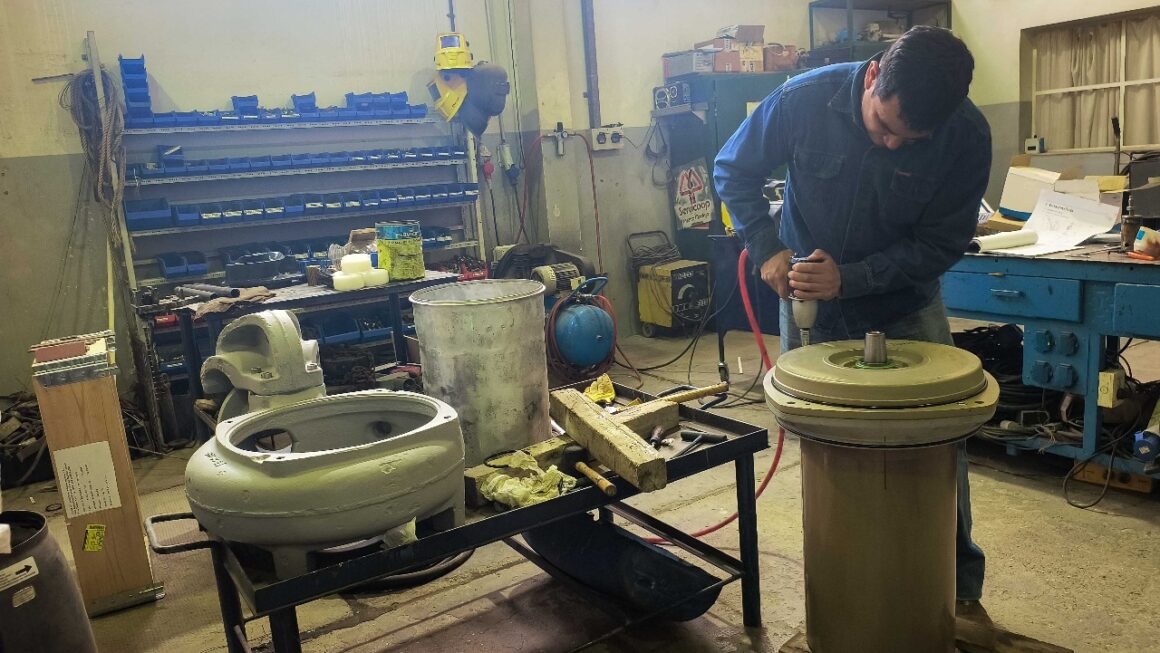 Mantenimiento de bombas y componentes hidráulicos del sistema cloacal.