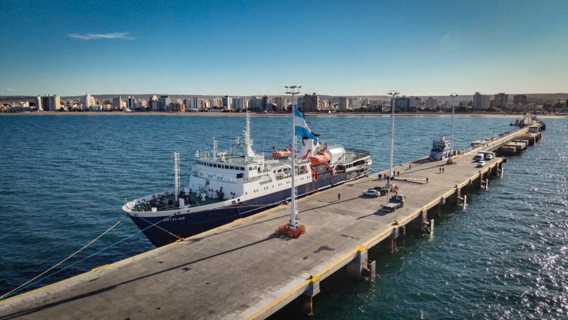 Chubut recibió un nuevo crucero: el buque Ortelius