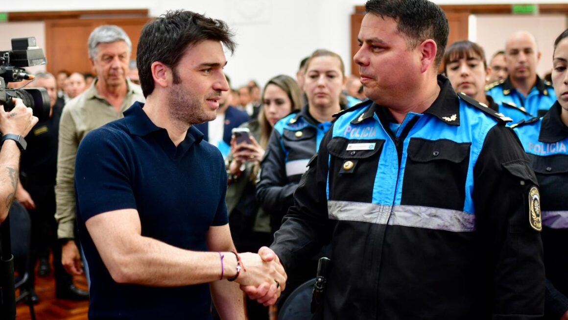 Torres encabezó millonaria inversión sin precedentes para la Policía del Chubut y anunció la construcción del nuevo edificio de la Escuela de Cadetes “con el remate de bienes incautados en causas de corrupción”