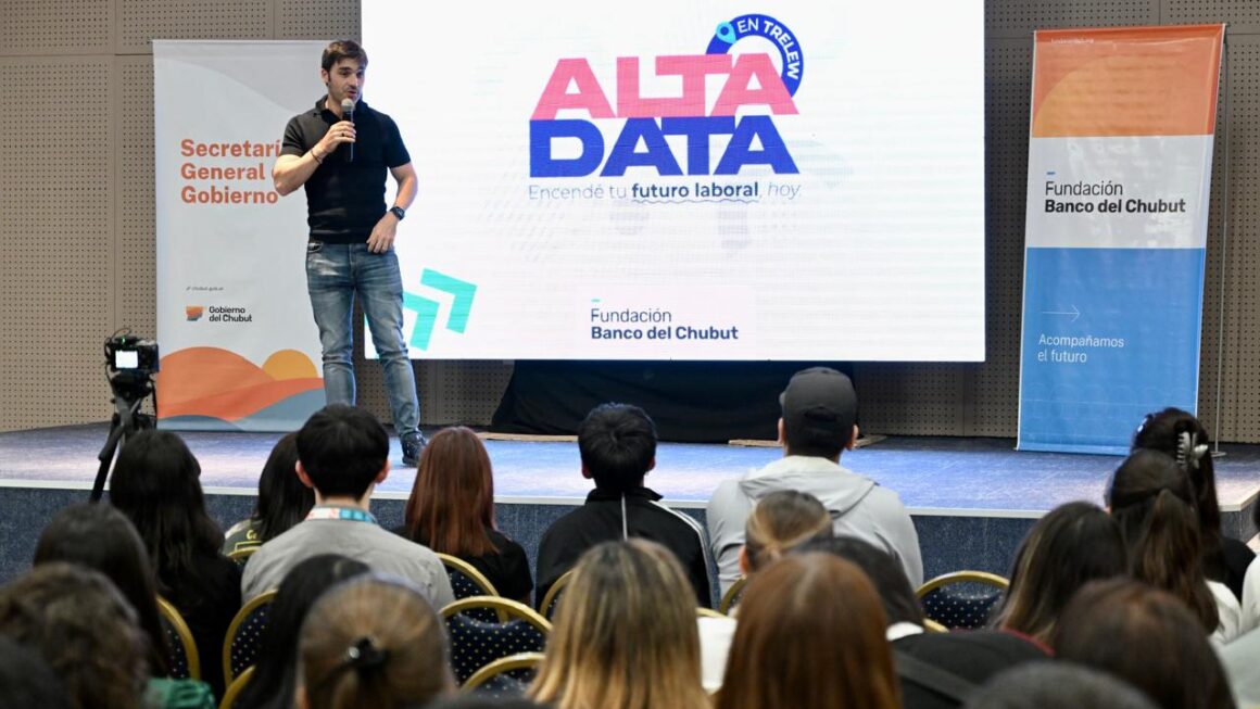 Torres abrió la 2° edición del Festival ALTA DATA para el desarrollo financiero y personal de los jóvenes