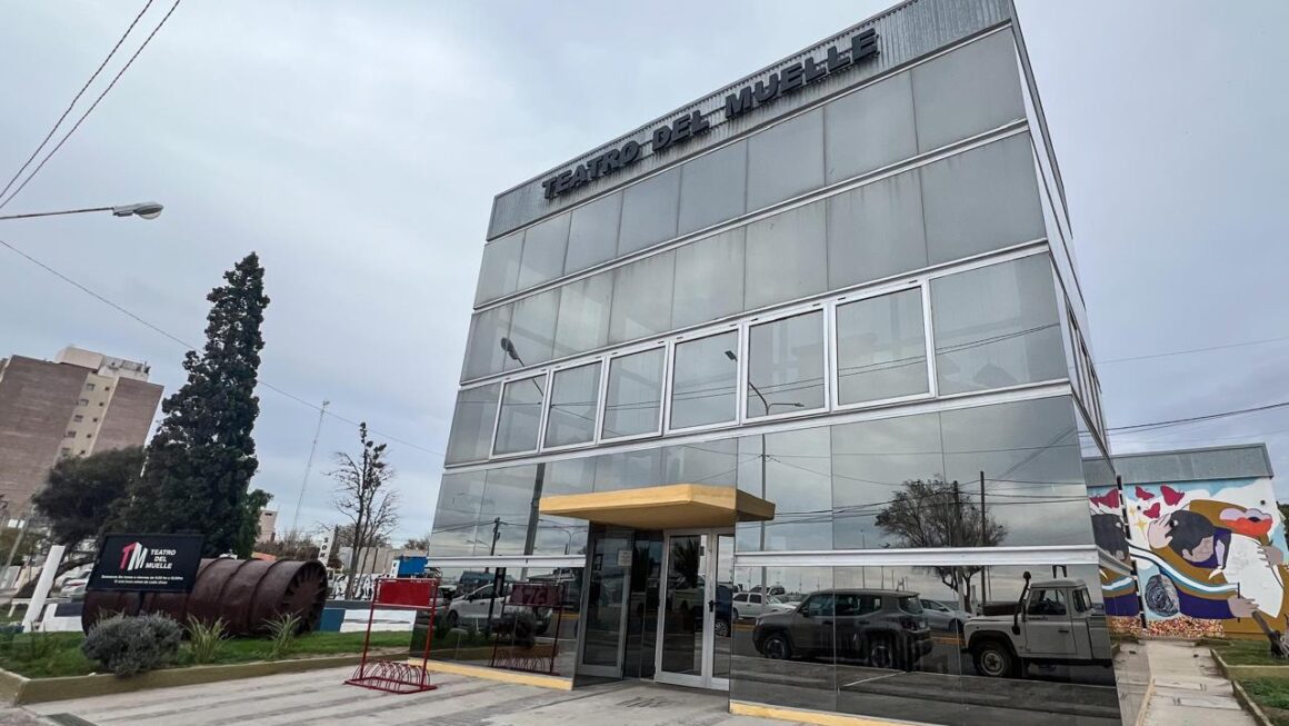 Variedad De Espectáculos En El Teatro Del Muelle