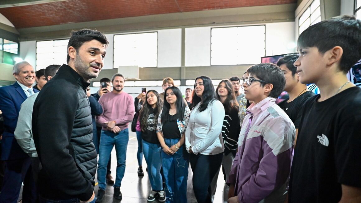 Torres premió a los alumnos ganadores del concurso de Lotería que propicia la prevención sobre el juego y las apuestas en línea