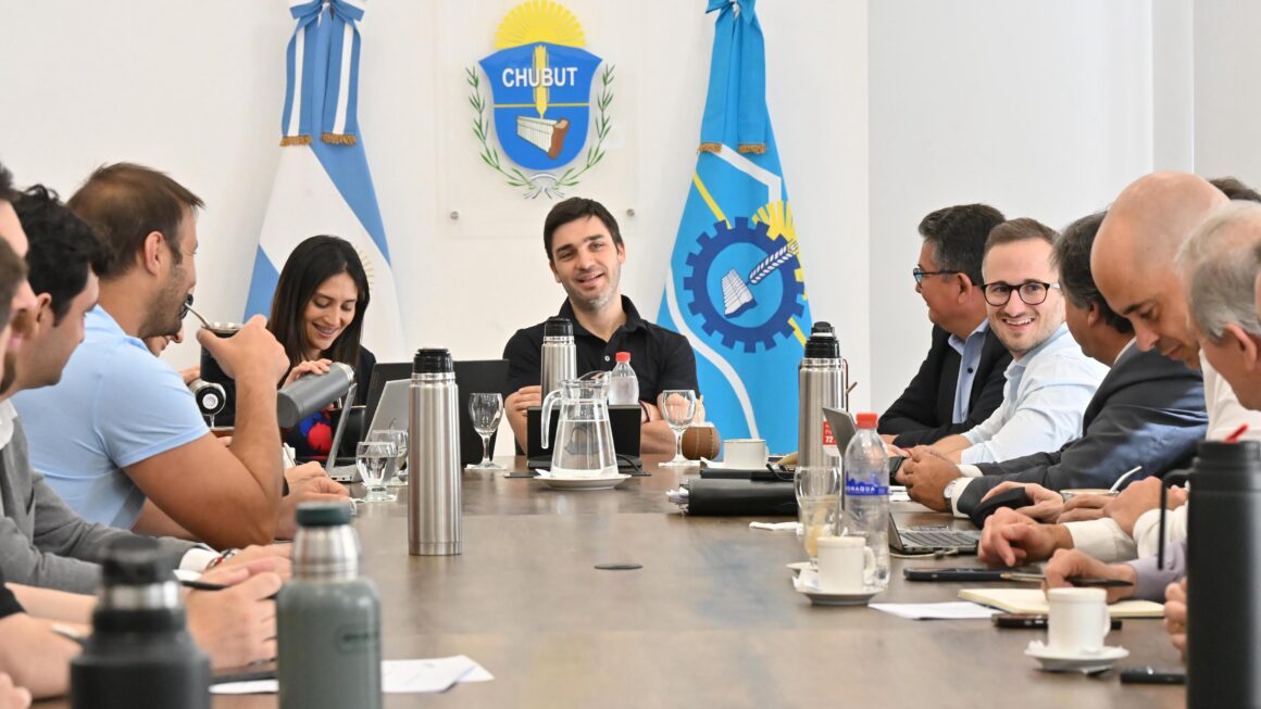 Torres encabezó una nueva reunión de gabinete y confirmó el envío a la Legislatura de un paquete de leyes para modernizar el Estado