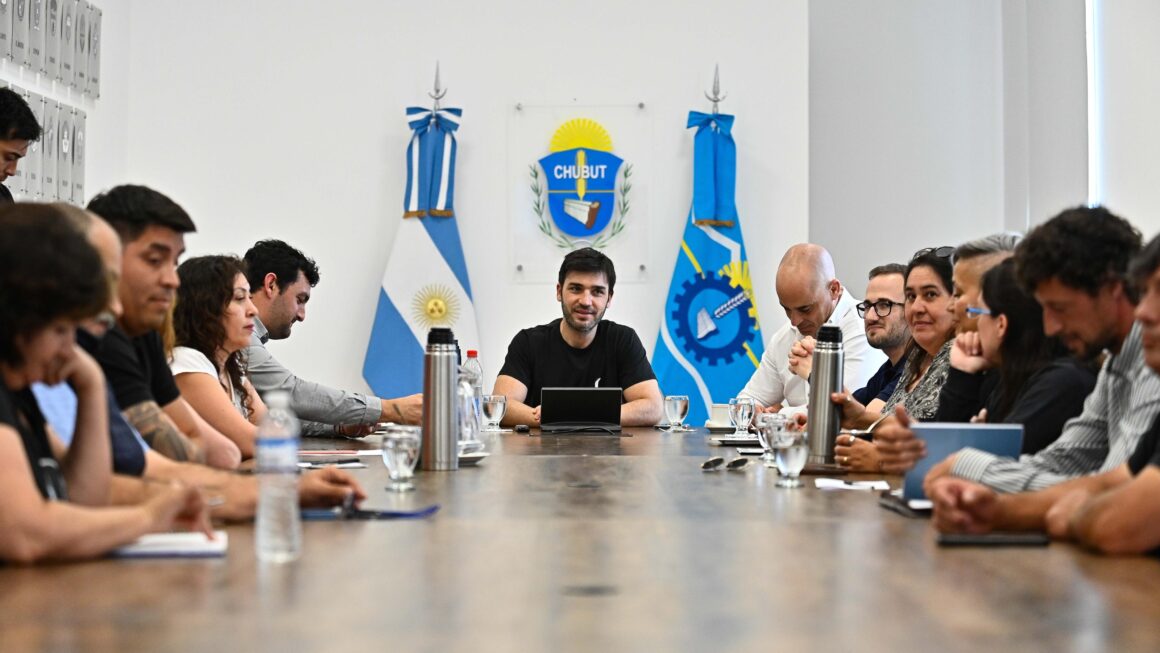 Torres se reunió con los gremios de la educación y destacó “la importancia del diálogo con todos los sectores”
