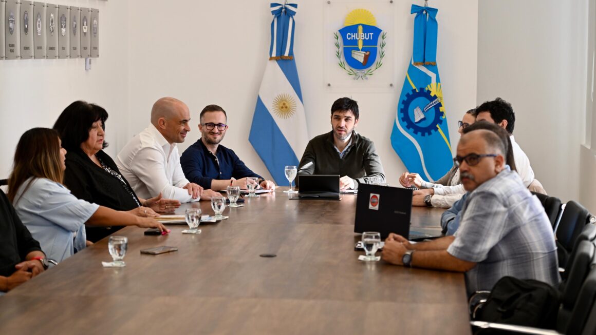 Torres se reunió con gremios de salud y se fijaron prioridades para el 2026