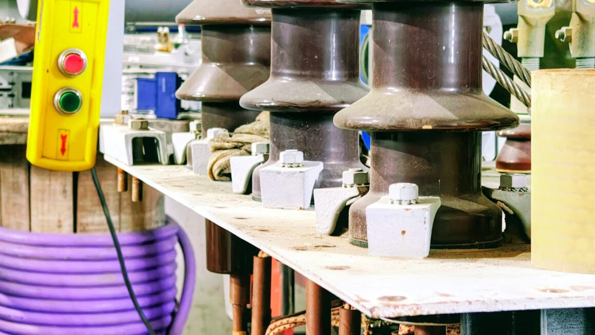 Mantenimiento y reparación de transformadores en el sector de Subestaciones.