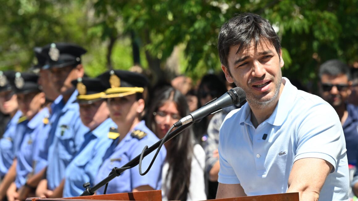 Torres encabezó entrega de menciones y reconocimientos a más de 80 nuevos agentes de la Policía del Chubut