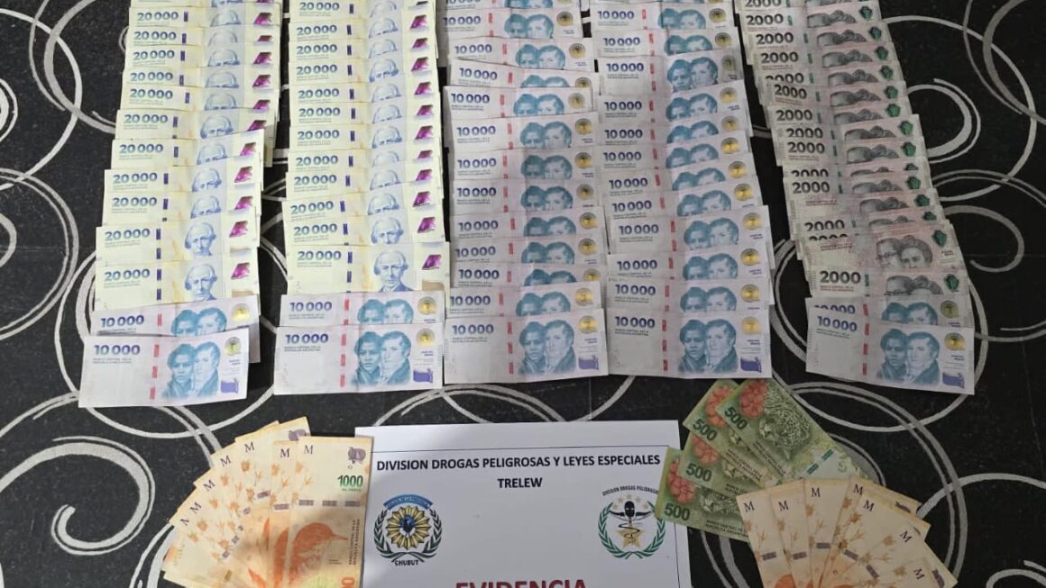 La Policía del Chubut desbarató bandas narco, secuestró drogas, armas y dinero en operativos simultáneos en Trelew y Puerto Madryn