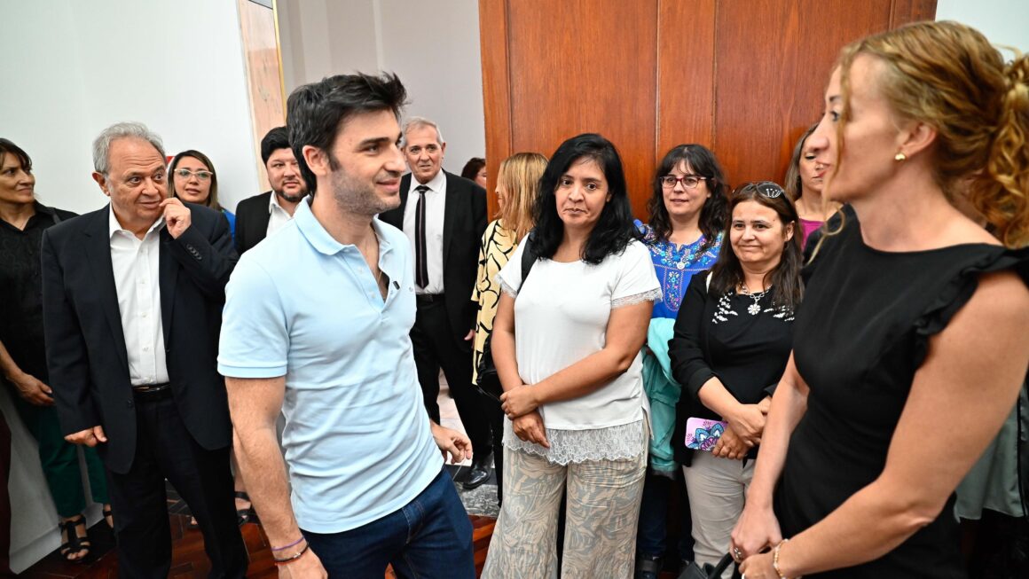Torres presentó la incorporación de 120 antenas satelitales para seguir fortaleciendo la conectividad educativa en el interior provincial
