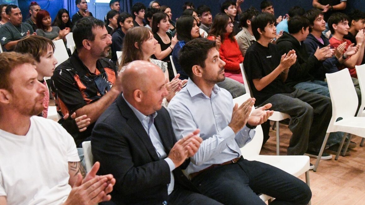 Sastre Encabezó El Acto De Colación De Grado En La “Fundación Ceferino”