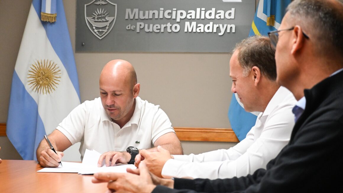 Sastre Firmó Un Acuerdo Con Camuzzi Para Colocar Bicicleteros En Distintos Puntos De La Ciudad