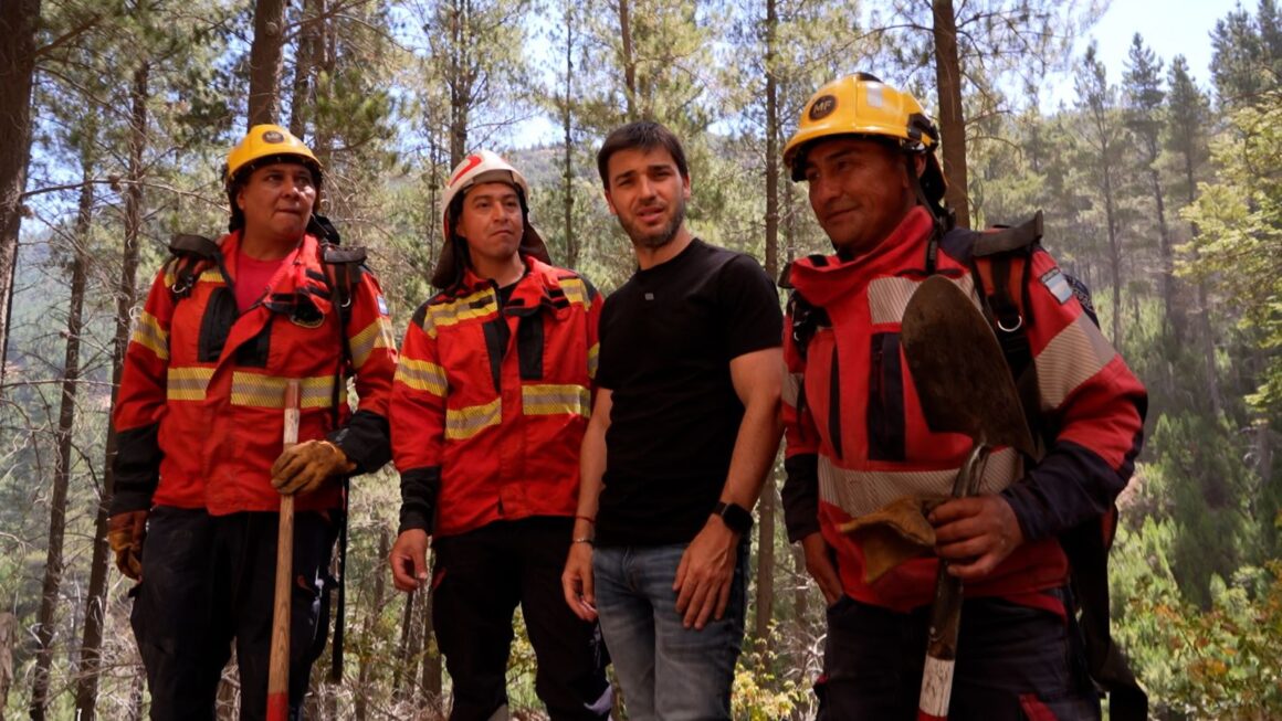 Torres se hizo presente en Puerto Patriada, donde se registra un incendio activo, y supervisó en terreno las tareas de combate y evacuación