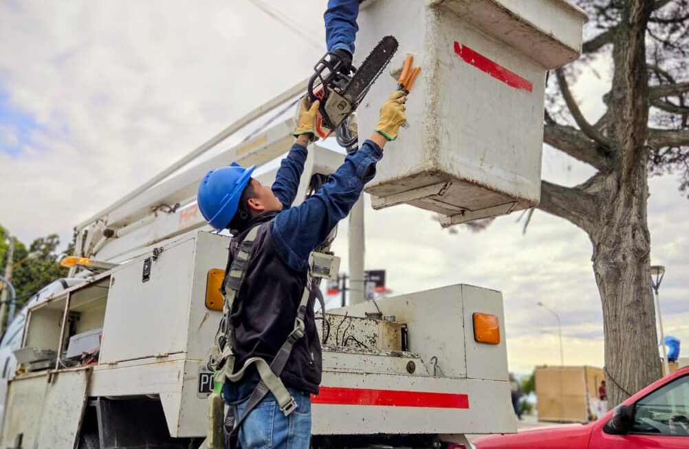Chequeos sobre redes de energía en la zona céntrica.