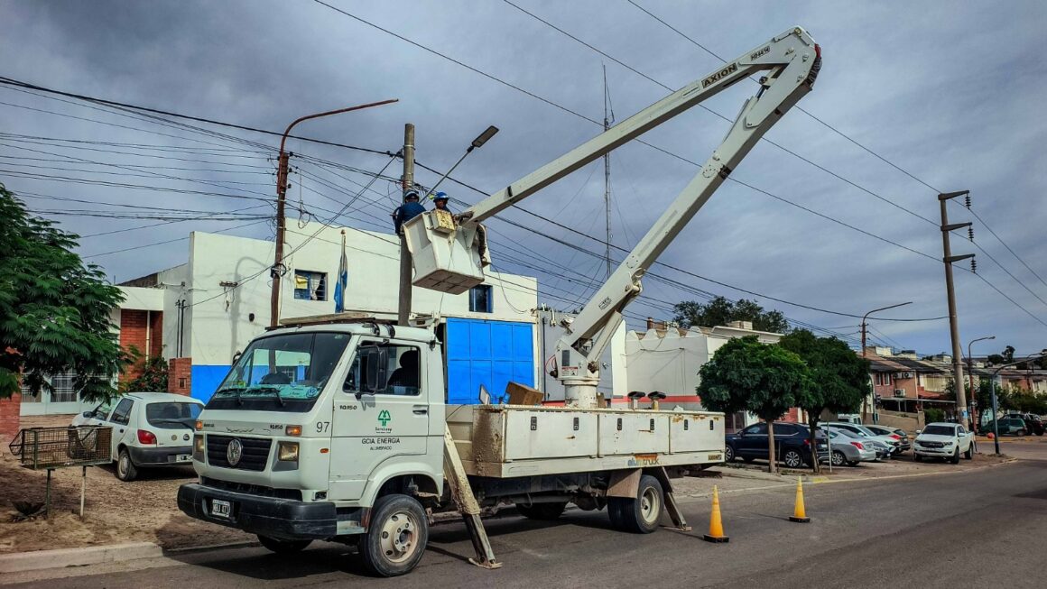 Modernización de redes y nuevas luminarias sobre la calle Bouchard.