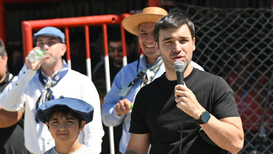 Torres participó de la 51° edición del Festival de Doma y Folklore de Sarmiento y reivindicó la importancia de las fiestas populares para la identidad chubutense