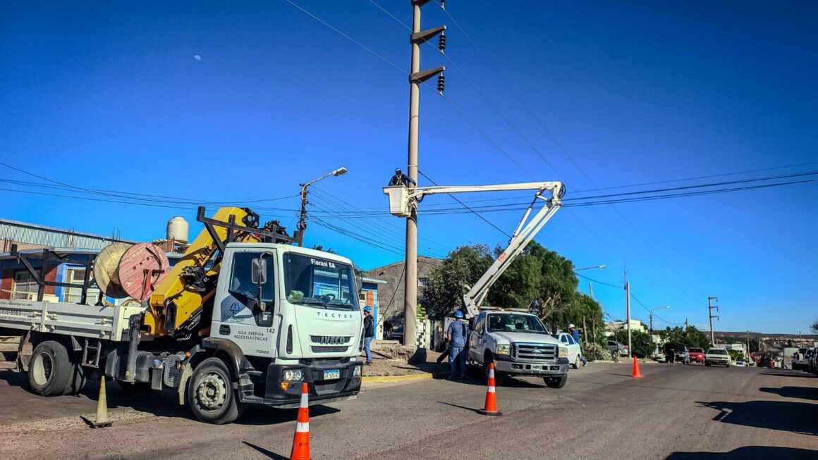 Quedaron habilitadas las nuevas redes de energía sobre la calle Bouchard en Puerto Madryn.