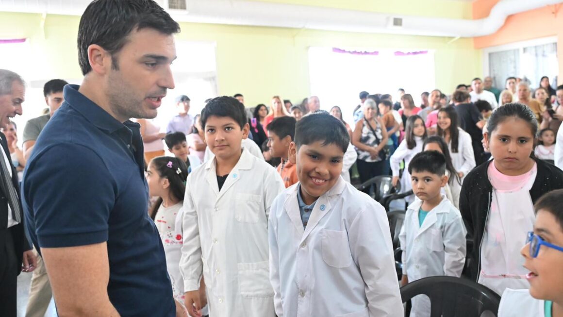 Torres inauguró el Ciclo Lectivo 2026 en Camarones: “Hacer Patria es darle futuro a nuestros hijos en nuestros pueblos”