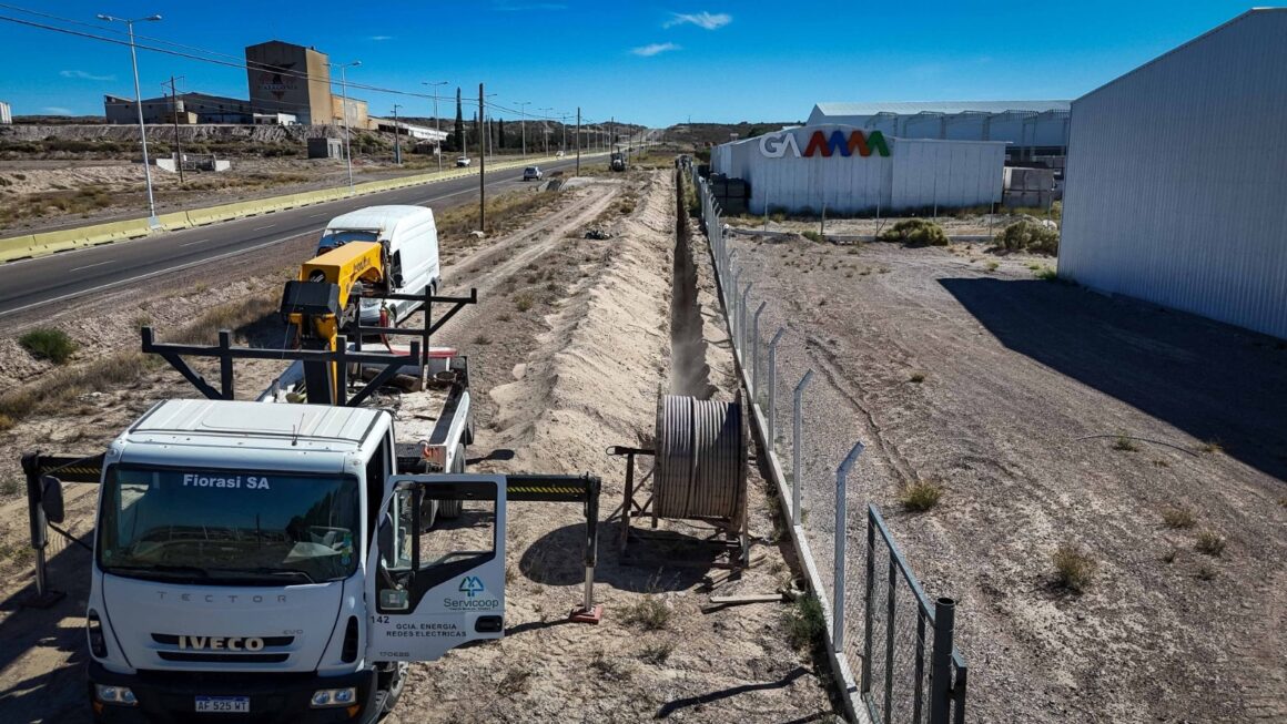 Nuevas redes subterráneas de media tensión en la zona norte de la ciudad.