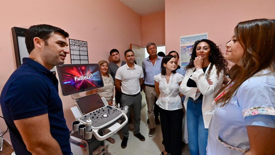 Provincia entregó un ecógrafo de última generación al Hospital de Camarones