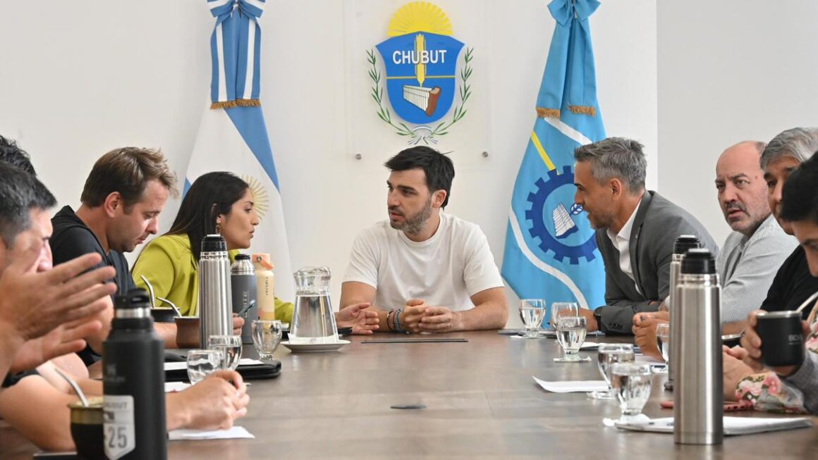 Orden fiscal y modernización: Provincia y comunas comprometidos con el ordenamiento fiscal y la competitividad de la región