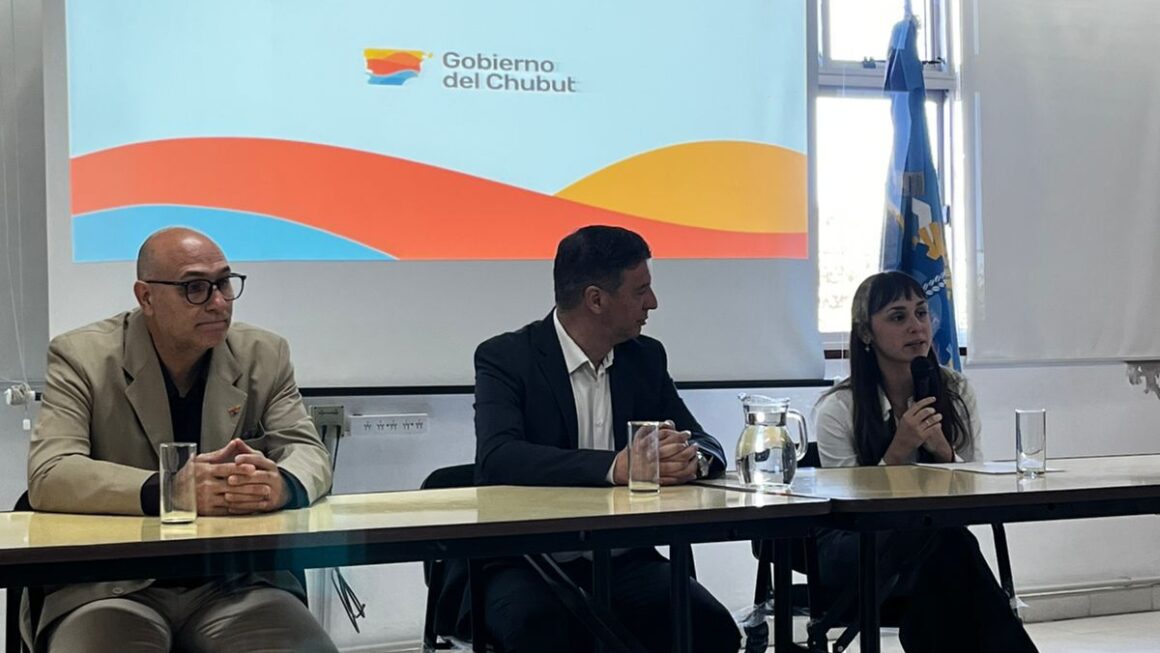 Provincia intensifica el trabajo para fortalecer estrategias de intervención con adolescentes