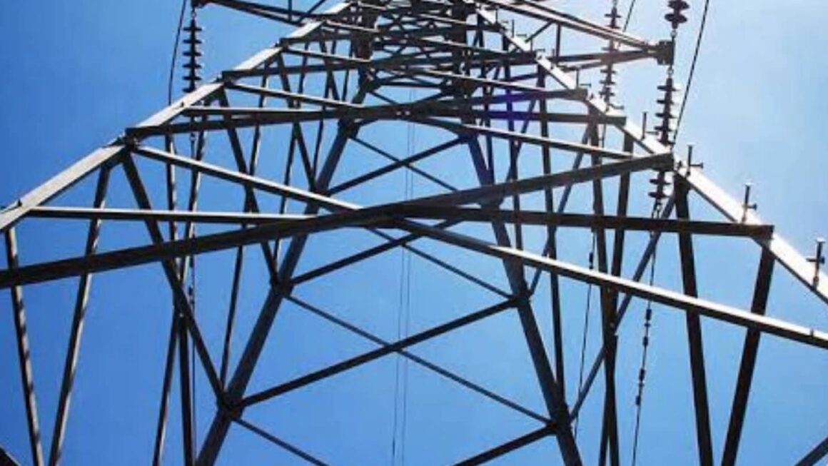 Se normaliza parcialmente el servicio de energía en la ciudad.