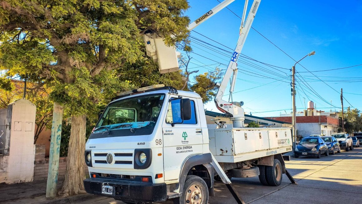 Despeje del espacio aéreo de seguridad en líneas de energía.