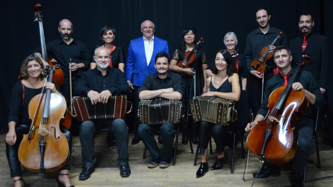 Se Presenta La Orquesta Típica Enriqueta Lucero