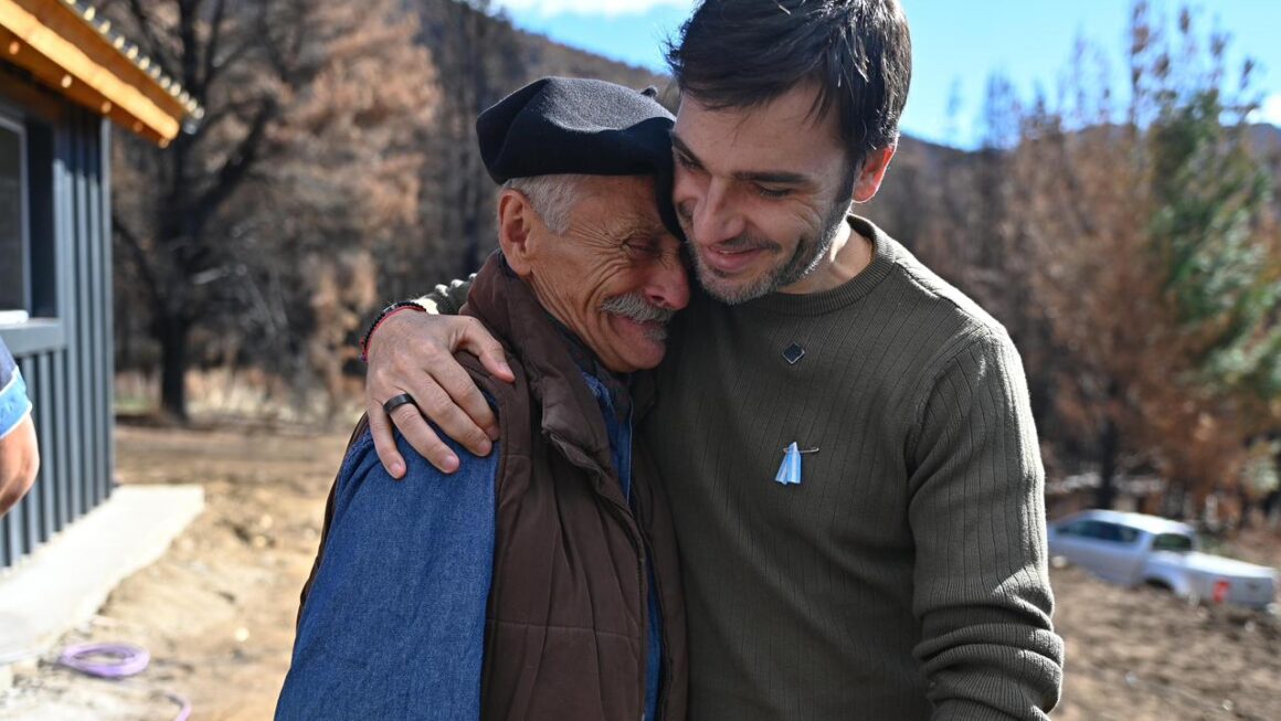 Reconstrucción de la Comarca Andina: en tiempo récord, más familias afectadas por los incendios recibieron las llaves de su nueva vivienda