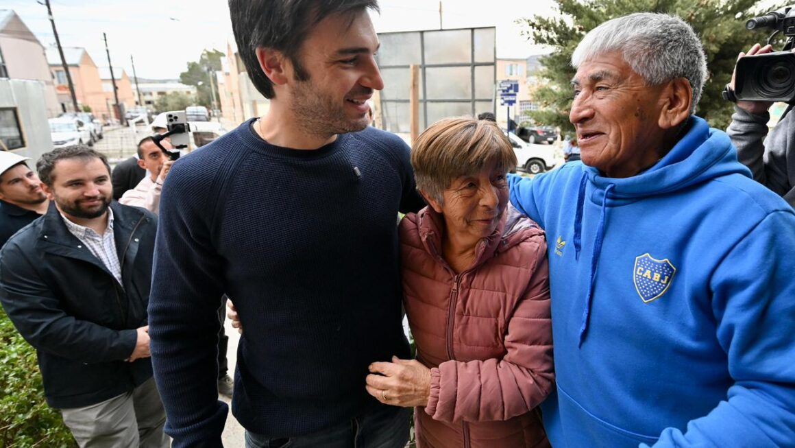 LU4: Torres supervisó la obra de reconstrucción y anticipó que las familias evacuadas volverán a sus casas en los próximos meses