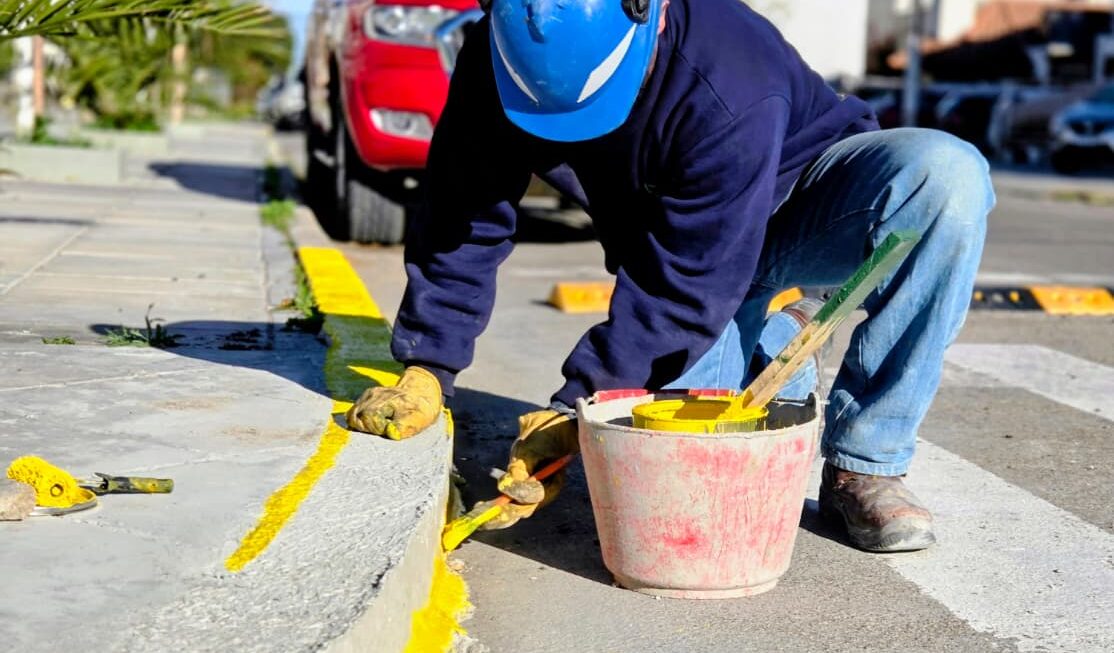 Reconstrucción de veredas en distintos puntos de la ciudad.