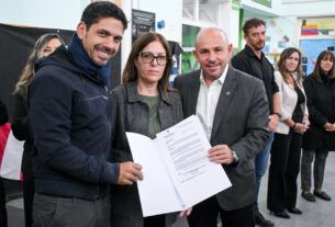 El Intendente Entregó La Beca Para La Formación Superior Al Mejor Promedio De La Escuela Municipal De Pesca “Juan Demonte”
