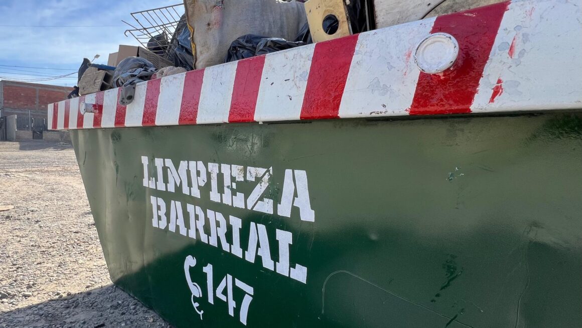 La Campaña De Limpieza Llega A Los Barrios Agustín Pujol Y Santa María Del Mar