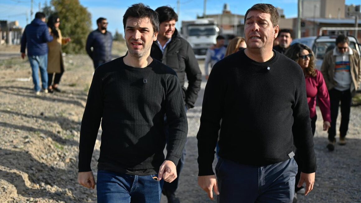 Torres y Biss recorrieron el inicio de la obra que llevará gas a más de 700 familias de Rawson