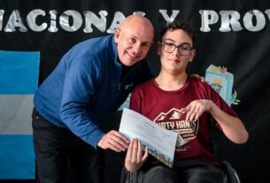 Sastre Encabezó El Acto De Promesa De Lealtad A La Constitución Nacional En La Escuela N° 528