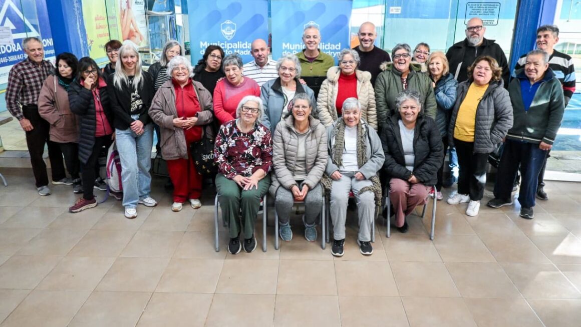 Sastre Firmó Un Nuevo Convenio Para Que Las Personas Mayores De Puerto Madryn Disfruten De La Pileta Del Club Ferro