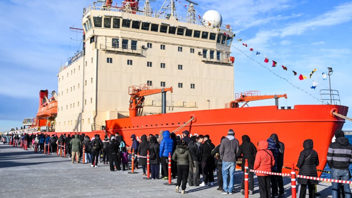 15.000 Personas Visitaron Los Buques De La Armada Argentina Durante El Fin De Semana