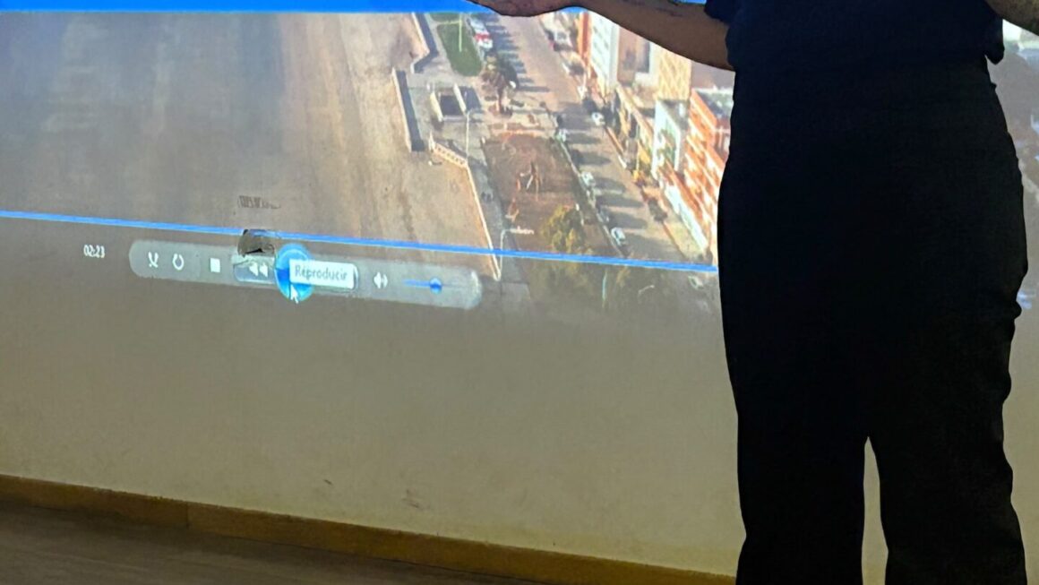 Las Escuelas Secundarias Reciben Con Gran Interés La Expo Itinerante Del Centro De Gestión Universitaria