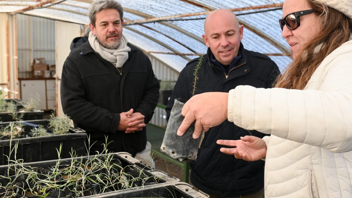«Invertir En Ciencia Es Apostar Al Futuro»: Sastre Recorrió El Jardín Botánico Del CEMPAT