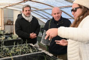 «Invertir En Ciencia Es Apostar Al Futuro»: Sastre Recorrió El Jardín Botánico Del CEMPAT