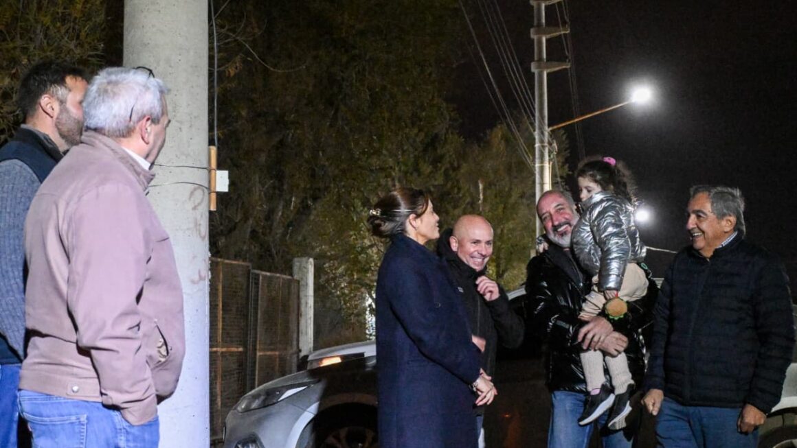 Sastre Inauguró La Puesta En Funcionamiento De Las Luminarias En El Parque Industrial Liviano